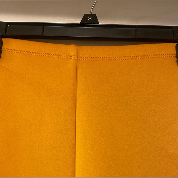 2 Piece set Gold Drop Hem Top and Leggings - Picture 5 of 10